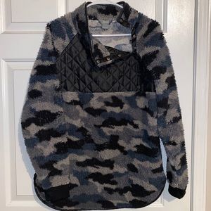 Women’s Camo 1/4 button up!